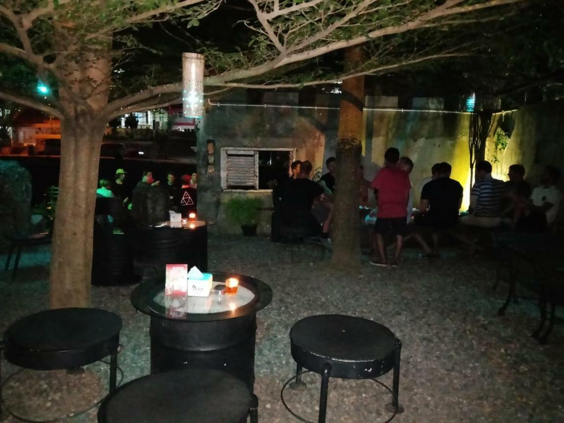 Bat & Arrow Otel Padang  Dış mekan fotoğraf